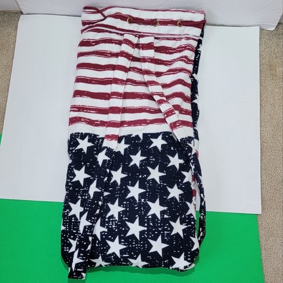 Maurices American flag beach towel bag. - Picture 4 of 12